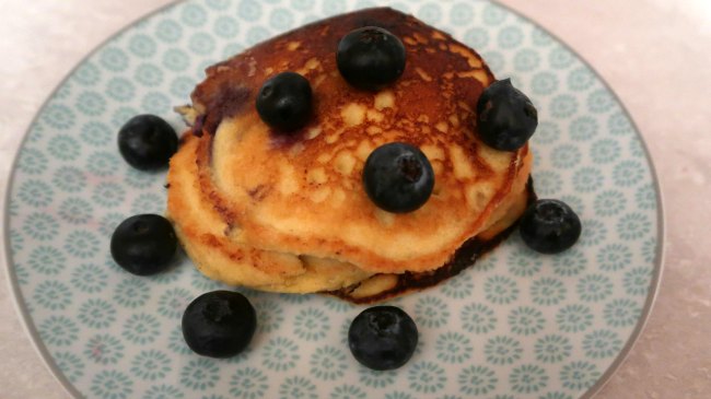 Almond Flour desserts - 5 ingredient blueberry pancakes