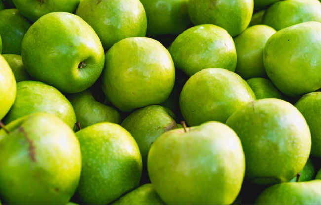 Foods To Prevent Motion Sickness - green apples