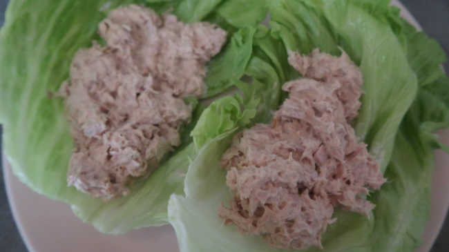 How to make tuna lettuce wraps