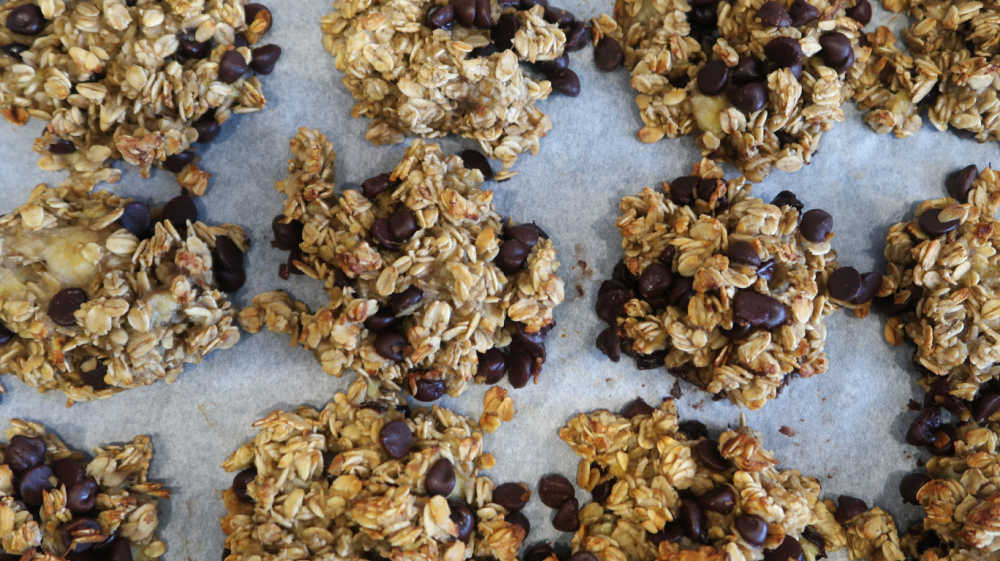 How to make 3 ingredient banana oatmeal cookies