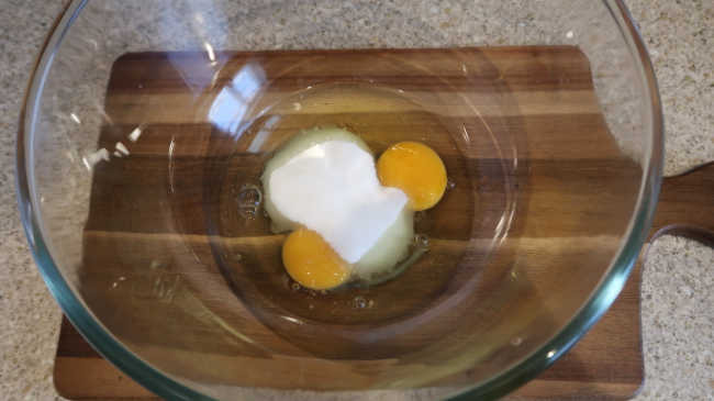 Mixing eggs, sugar, vanilla and salt together